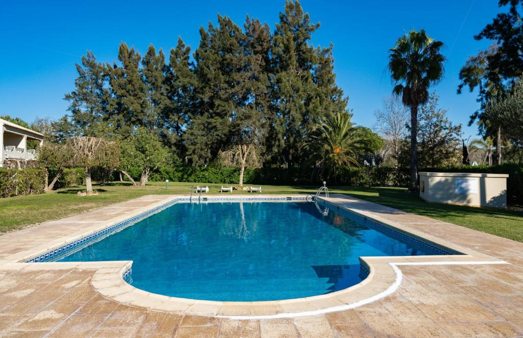 Villa Delightful duplex in Vilamoura with barbecue and shared pool Volta das Mélias 7 A, 8125-533 Vilamoura