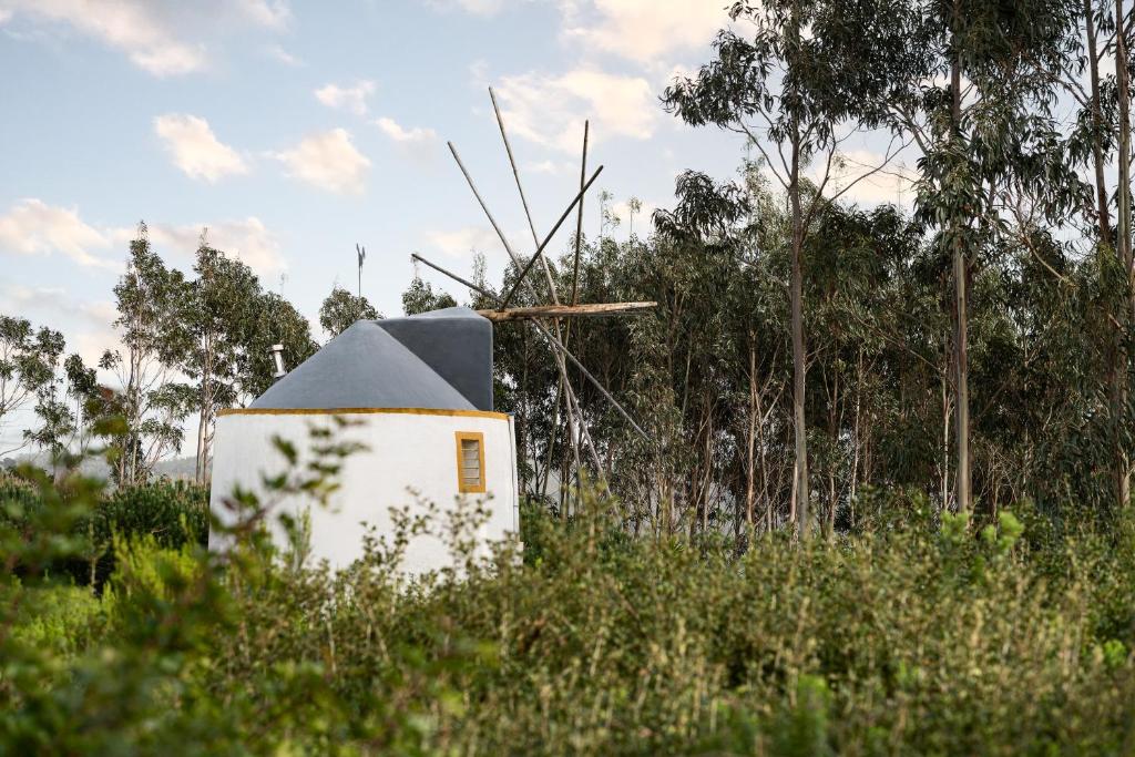 Villa Delightful forest windmill, 10 min away from the beach Rua Casal do Vitor, 6633 Famalicao, 2750-027 Nazaré