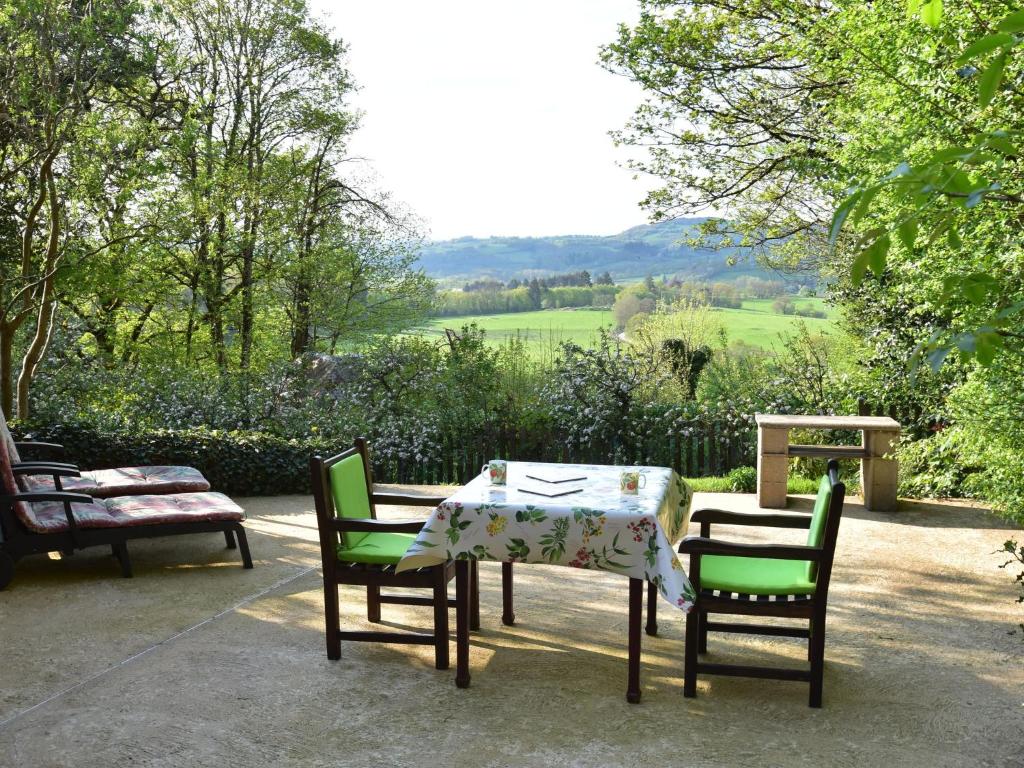 Maison de vacances Delightful Holiday Home in Onlay nievre with Fenced Garden , 58370 Onlay