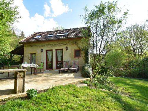 Delightful Holiday Home in Onlay nievre with Fenced Garden Onlay france