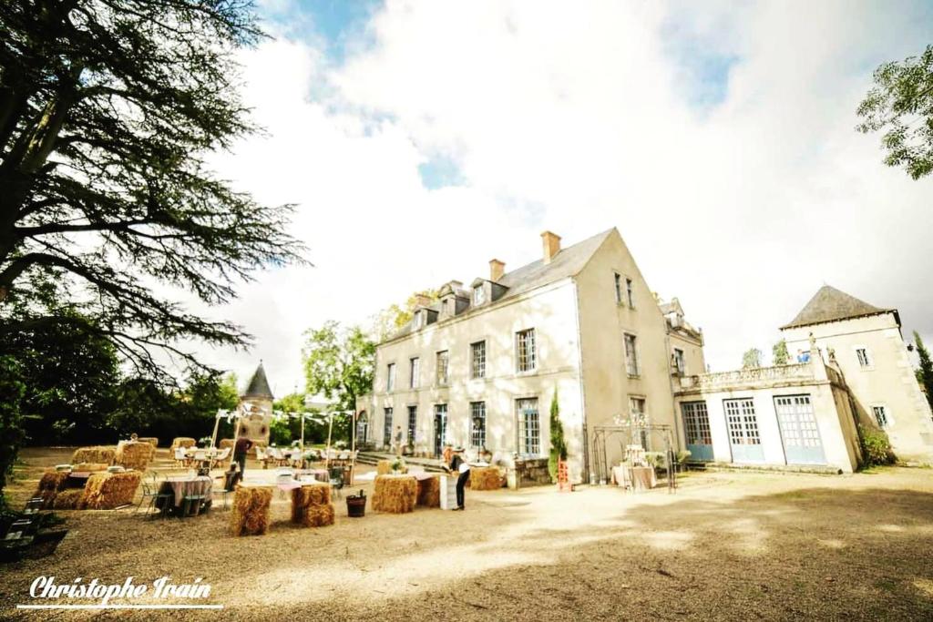 Maison de vacances Demeure de 8 chambres avec piscine privee jardin clos et wifi a Messas 24 Rue de la Perrière Loiret, Centre-Val de Loire, 45190 Messas