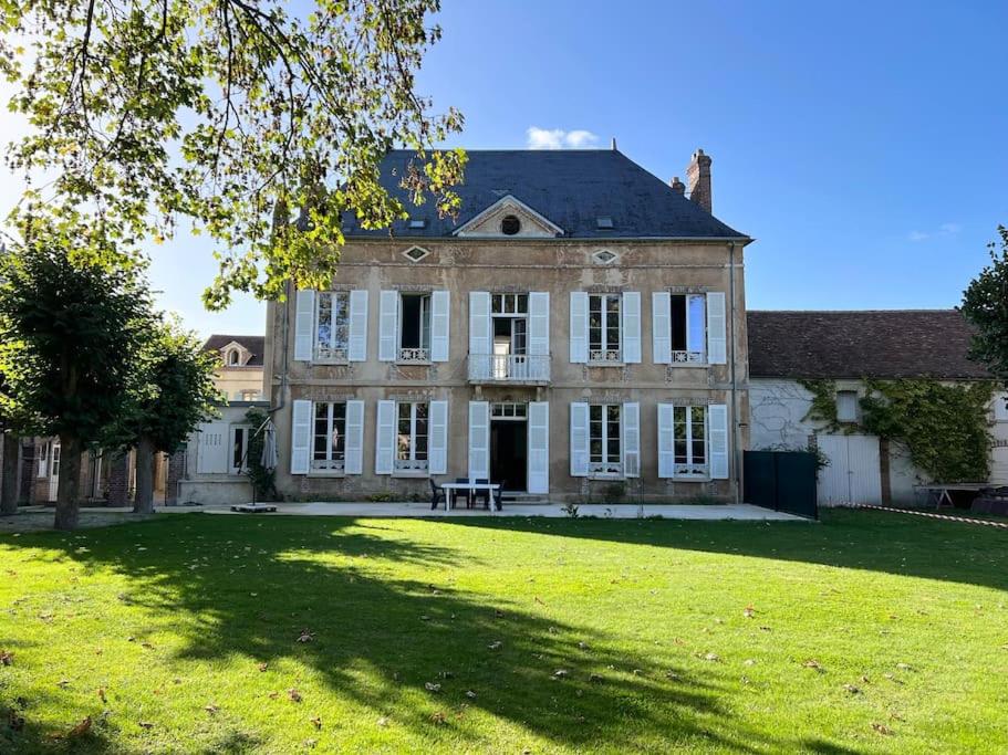 Villa DEMEURE DU PARC 16 Faubourg Saint-Nicolas, 89500 Villeneuve-sur-Yonne