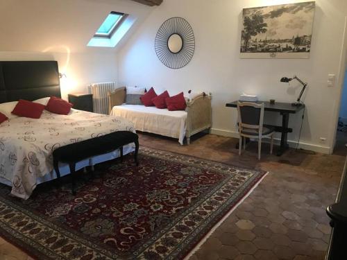 B&B / Chambre d'hôtes Demeure Les Aiglons 25 rue Royale Fontainebleau