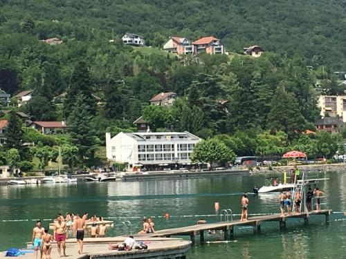 DEPAYSEMENT AU BORD DU LAC Le Bourget-du-Lac france