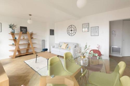 DESIREE Charming apartment at Gambetta Paris france