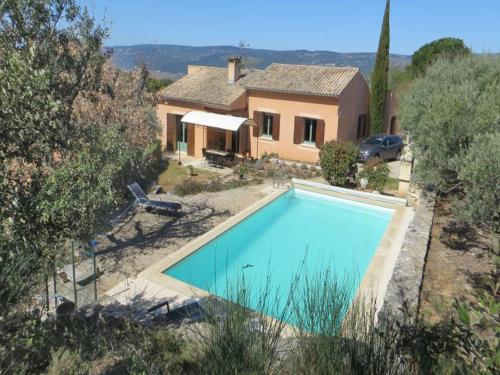 Detached holiday home with private pool walking distance from the village of Roussillon Murs france