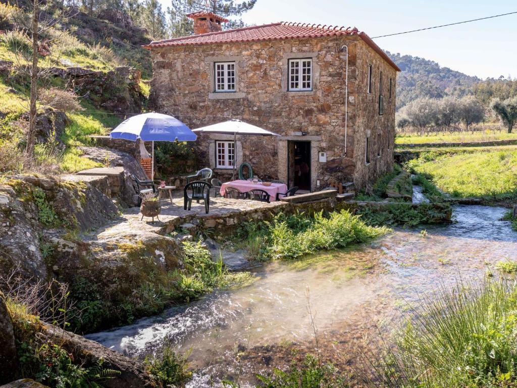 Maison de vacances Detached house -formerly a mill- with swimming pool in an idyllic location , 4990-375 Ponte de Lima