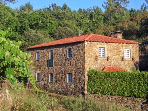 Maison de vacances Detached house -formerly a mill- with swimming pool in an idyllic location  Ponte de Lima