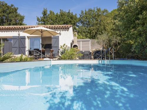 Maison de vacances Detached house with private pool 4 km from the medieval town of Brignoles  Brignoles