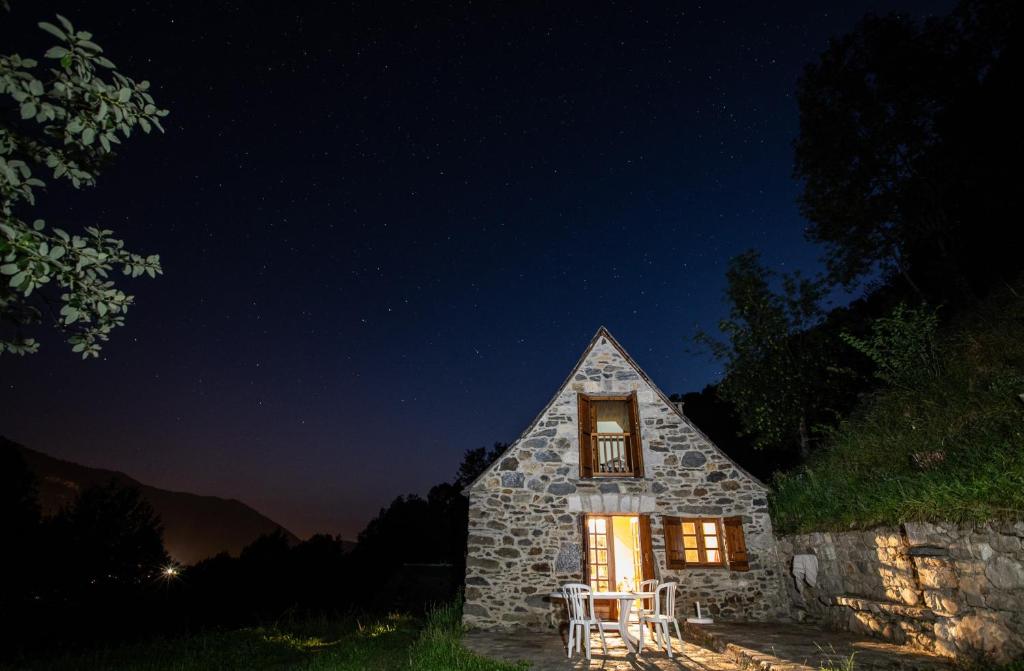 Maisons de vacances Deux Granges LASCOSTES insolites en montagne à Loudenvielle dans les HAUTES-PYRENEES dimanche au dimanche en principe néanmoins pour séjour entre 3 et 7 nuits contactez-nous par la messagerie Quartier Paillaros - Chemin de la Prade Las Costes, 65510 Loudenvielle