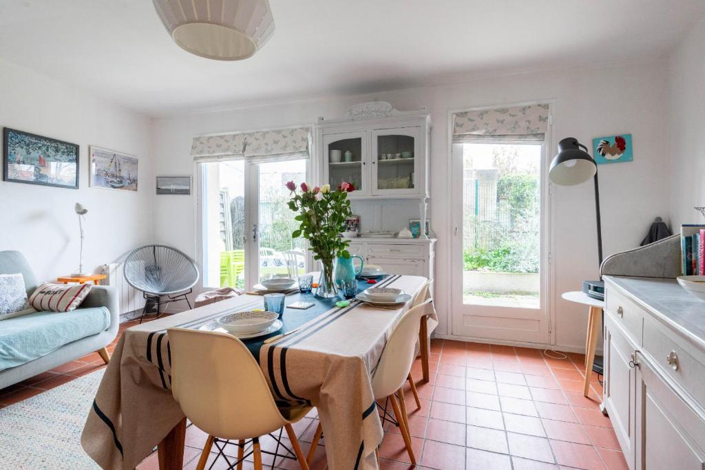 Maison de vacances Direction l ile de Noirmoutier pour un sejour a 7 du moulin Raimbault, B26, 85330 Noirmoutier-en-l\'Île