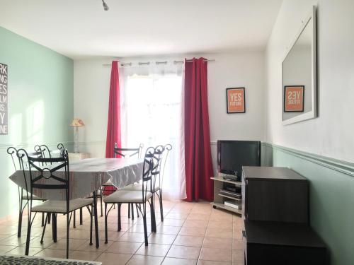 Appartement Disney, 8 p, comfortable 2 bedrooms family apartment, wifi, NETFLIX 6 Rue de la Galmy Chessy