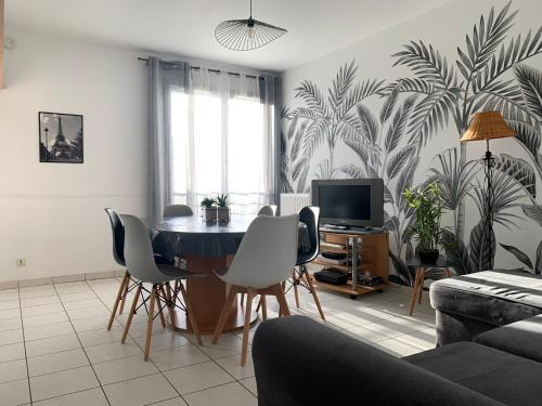 Disney, sunny comfortable 2 bedrooms family apartment, 8 pers, wifi, NETFLIX Chessy france