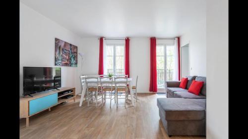 Appartement Disney, very spacious comfortable 3 bedrooms family apartment, 8 pers, wifi, NETFLIX 8 Rue de la Galmy Chessy