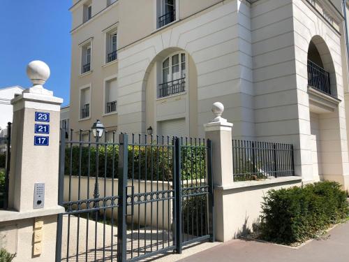 DISNEYLAND PARKS 1,4 Km - Family Suite Apartment - 6 persons maximum Serris france