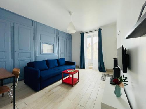 Appartement DnN - Modern chic 1BR # minutes to center Thiers # Wifi, free Netflix and Parking 7 Place de la Mutualité Thiers