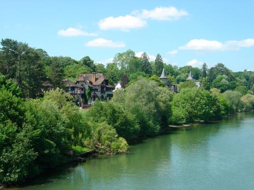 Maisons de vacances Domaine De Chantemerles 7 Quai De La Ruelle Bois-le-Roi