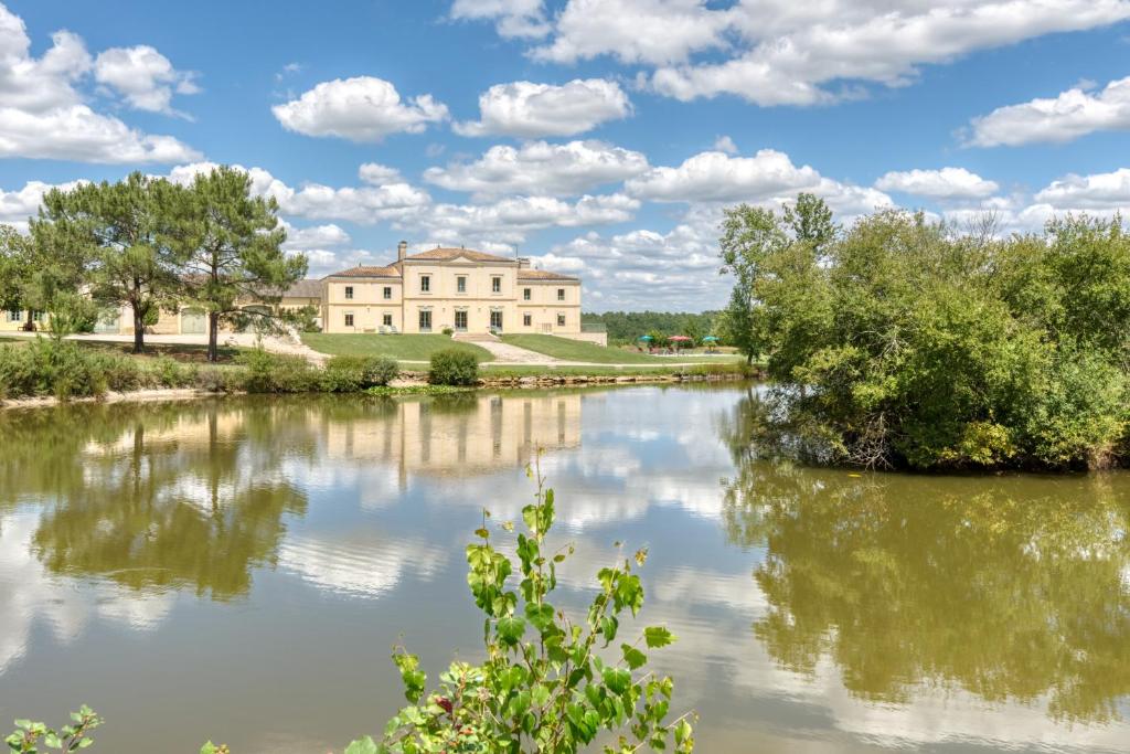 Maison de vacances DOMAINE DE L'ÉMERAUDE D21 Château La Poste, 33570 Petit-Palais-et-Cornemps