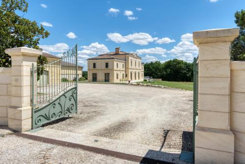 DOMAINE DE L'ÉMERAUDE Petit-Palais-et-Cornemps france