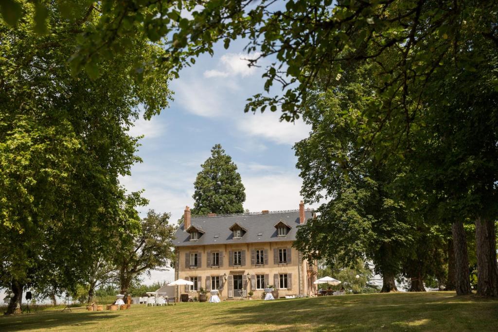 B&B / Chambre d'hôtes Domaine de Savigny Domaine de Savigny, 58330 Saint-Saulge