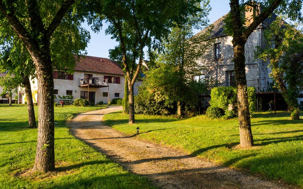 Maisons de vacances Domaine des Ormeaux 115 route Forêt de Lanquais, 24210 Ajat