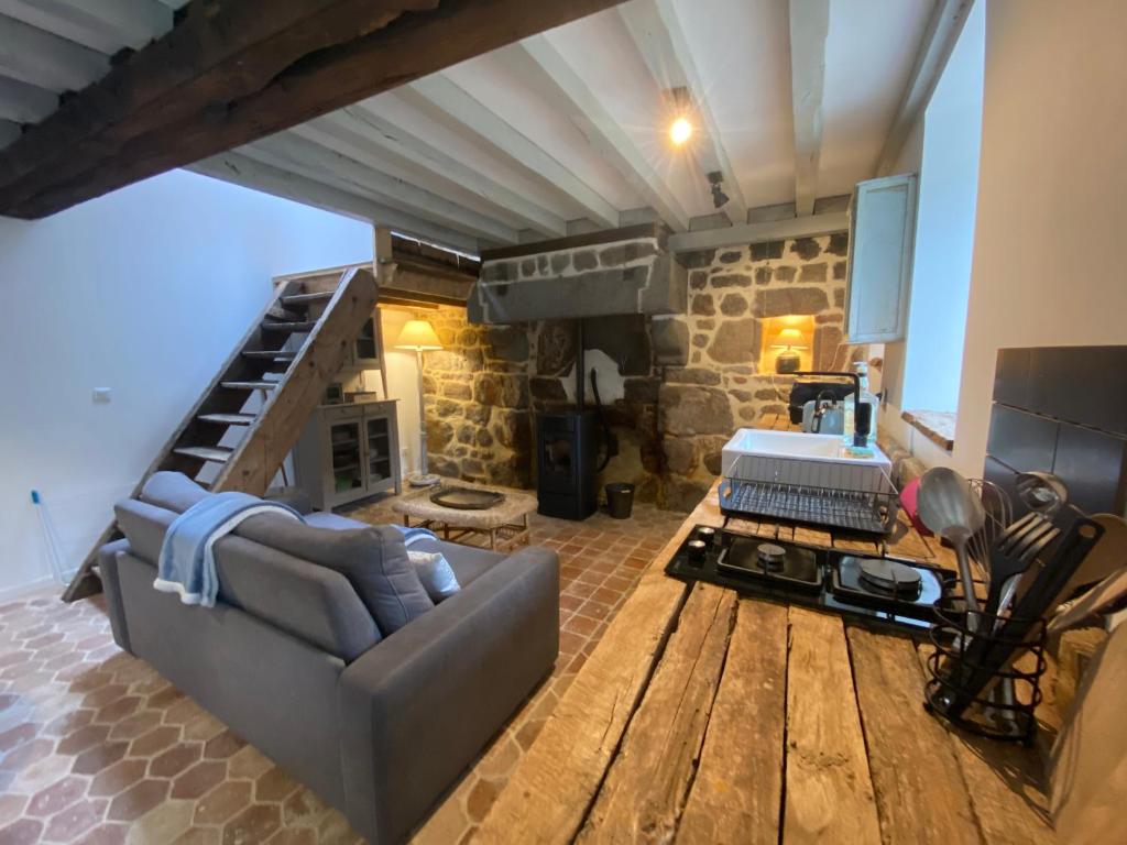 B&B / Chambre d'hôtes Domaine Des Tours Vauquelin la cour, 61210 La Fresnaye-au-Sauvage