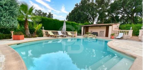 Domaine des Tuilières avec piscine Vallauris france