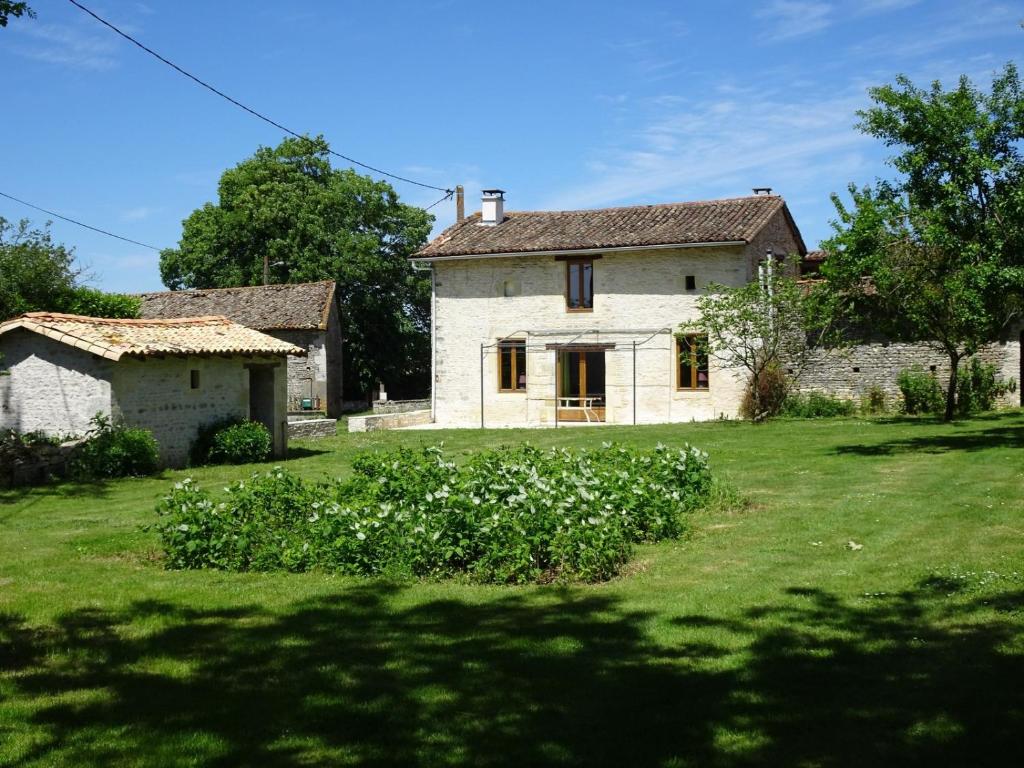 Maison de vacances Domaine du Clos de la Touche Parc et Piscine 2 et 4 lieu dit La Touche, 86510 Chaunay