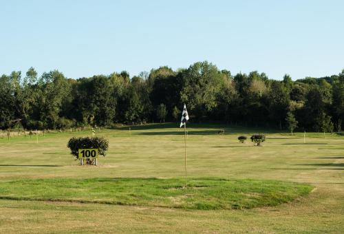 B&B / Chambre d'hôtes Domaine du Lieu des Brocs - Country Club Brucourt Country Club - Le Lieu des Brocs Brucourt