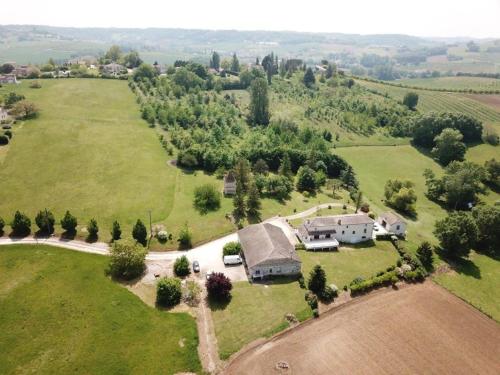 B&B / Chambre d'hôtes Domaine du petit colombier 1030 Route de Jean Gay Sainte-Livrade-sur-Lot