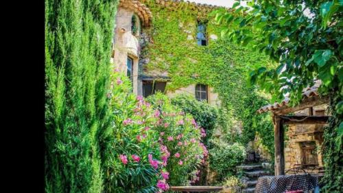 Domaine Le Petit Hameau Cotignac france