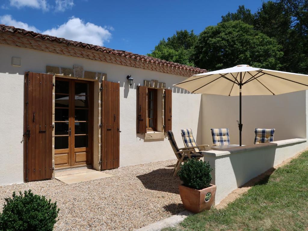 Maisons de vacances Domaine les Pins Les Pins, 24800 Nanthiat