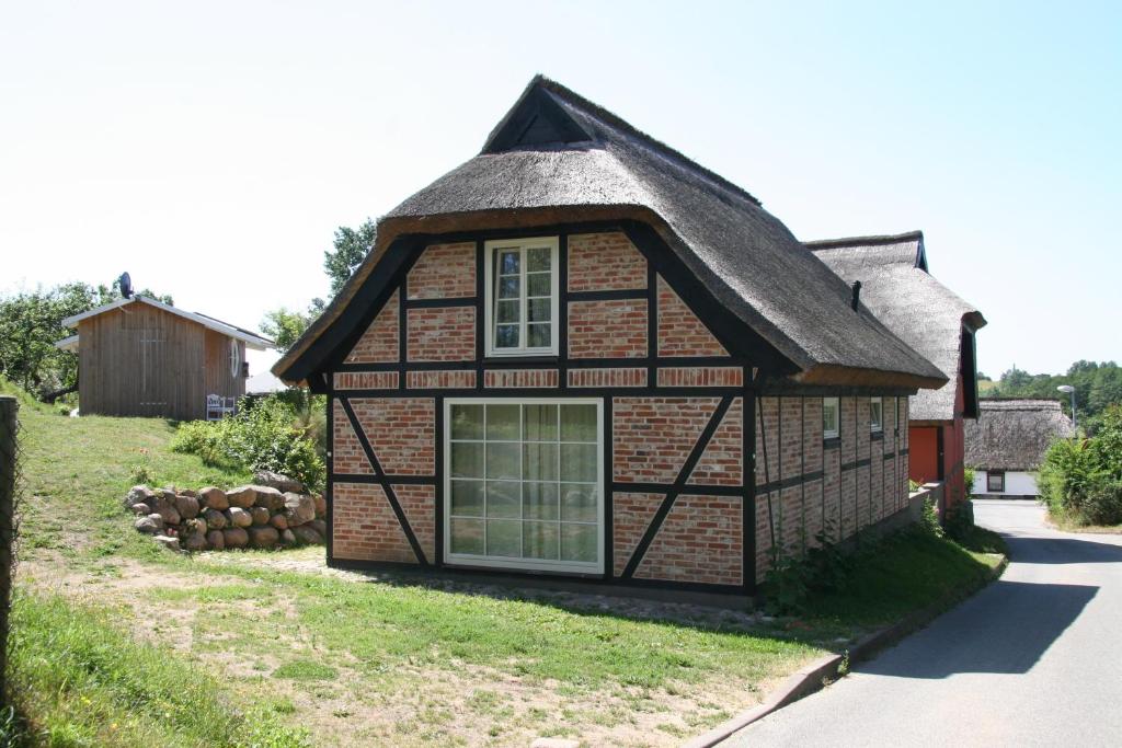 Maisons de vacances Dorphus Dorfstr. 25, 18569 Neuenkirchen auf Rugen