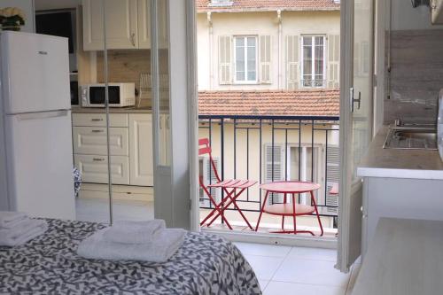 Appartement Dream - a studio flat with balcony at 300m from the beach 2nd floor 15 Rue Andrioli Nice