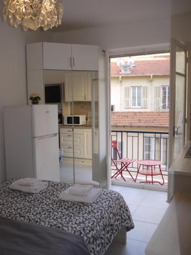 Dream - a studio flat with balcony at 300m from the beach Nice france