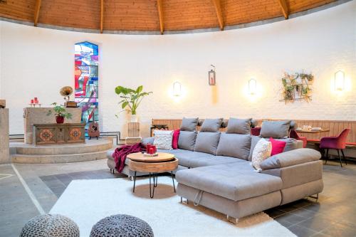 Maison de vacances dreamcation - Ehemalige KIRCHE mit Haus bis 26 Personen, 3D-Tour, Garten, Terrasse, BBQ 14 Kleiberstraße Kelheim