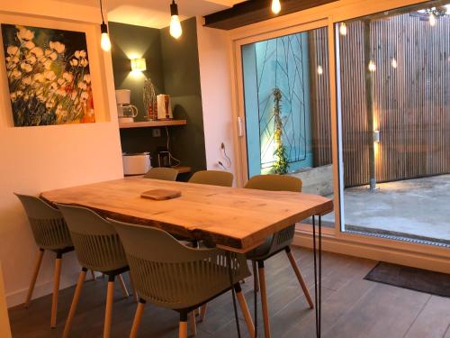 Maison de vacances DU MANN petite maison jardin à 100m du port de Vannes avec PARKING 46 Rue Monseigneur Tréhiou Vannes