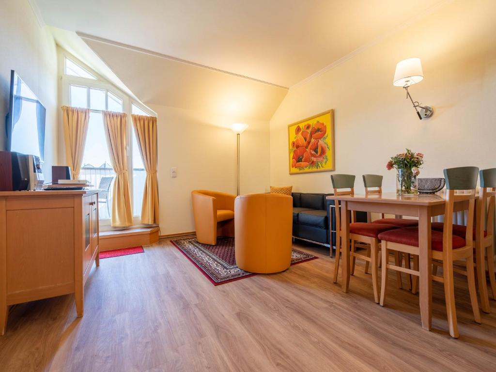 Appartement Dünenpark Binz - Komfort Appartement mit 2 Schlafzimmern und Balkon im Dachgeschoss 012 Dollahner Straße 55, 18609 Binz