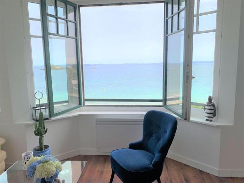 Duplex apartment in a prime seafront location, Treboul, Douarnenez Douarnenez france