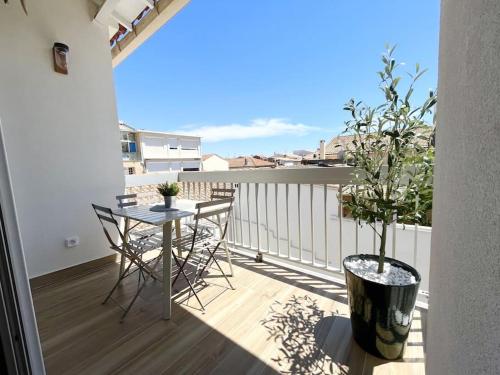 Duplex Centre Ville - 50m de la Plage - Clim - Garage - Netflix Le Grau-du-Roi france