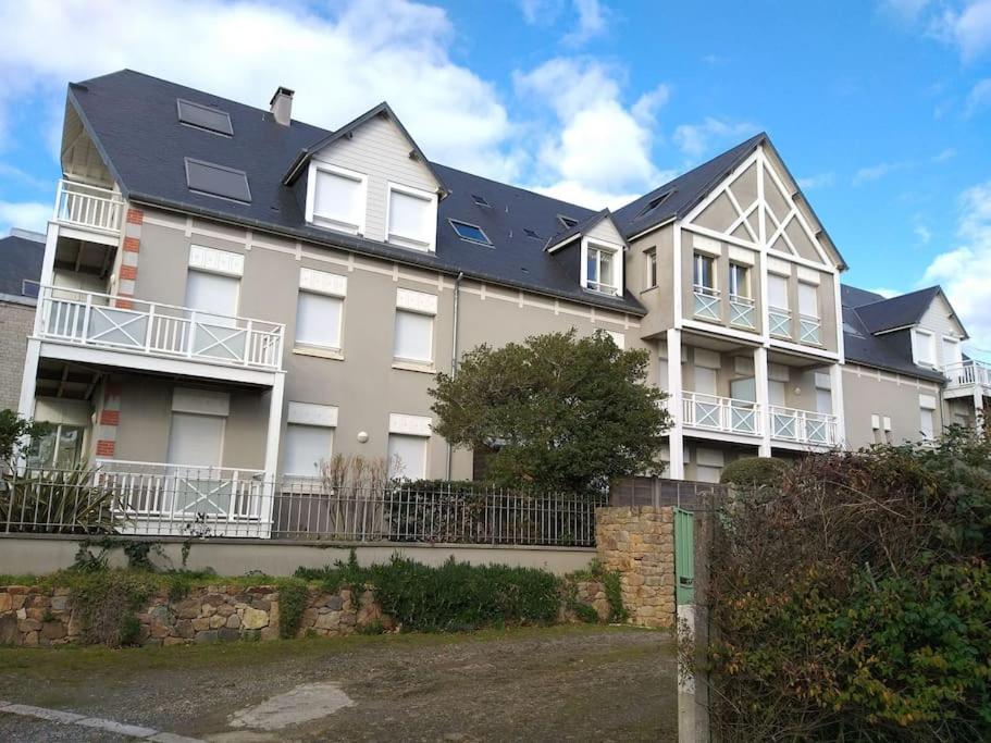 Appartement Duplex de la Croix Paqueray - vue sur mer et accès plage 9bis Rue de la Croix Paqueray, 50740 Carolles