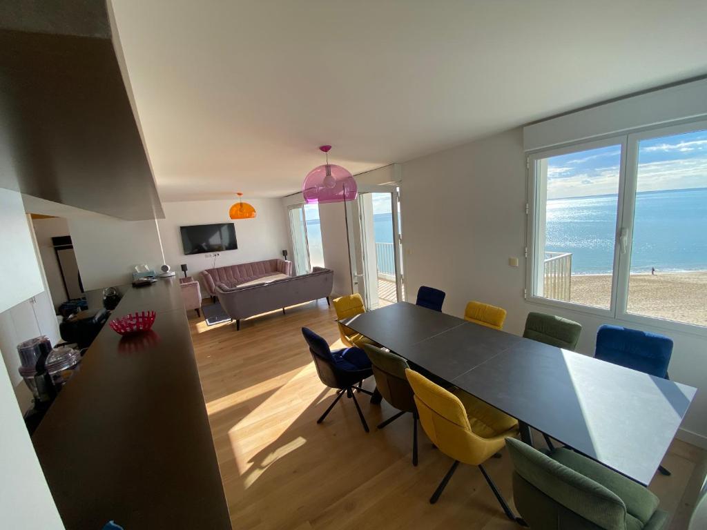 Appartement Duplex face mer tout confort sur la plage /tennis 82 Avenue du Littoral, 44380 Pornichet