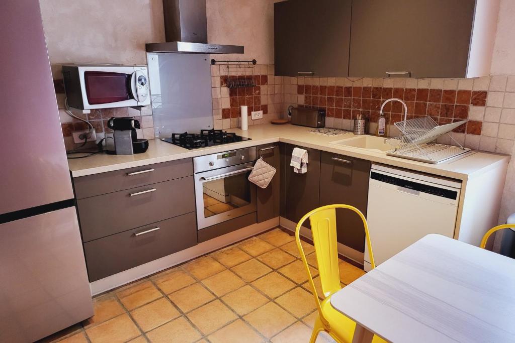 Appartement Duplex Well Equipped In The Heart Of Avignon 17 Rue Grande Monnaie, 84000 Avignon