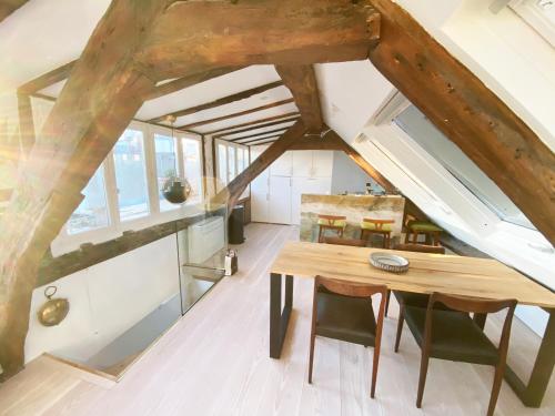 Duplex with terrasse and view on Eiffel tower Paris france