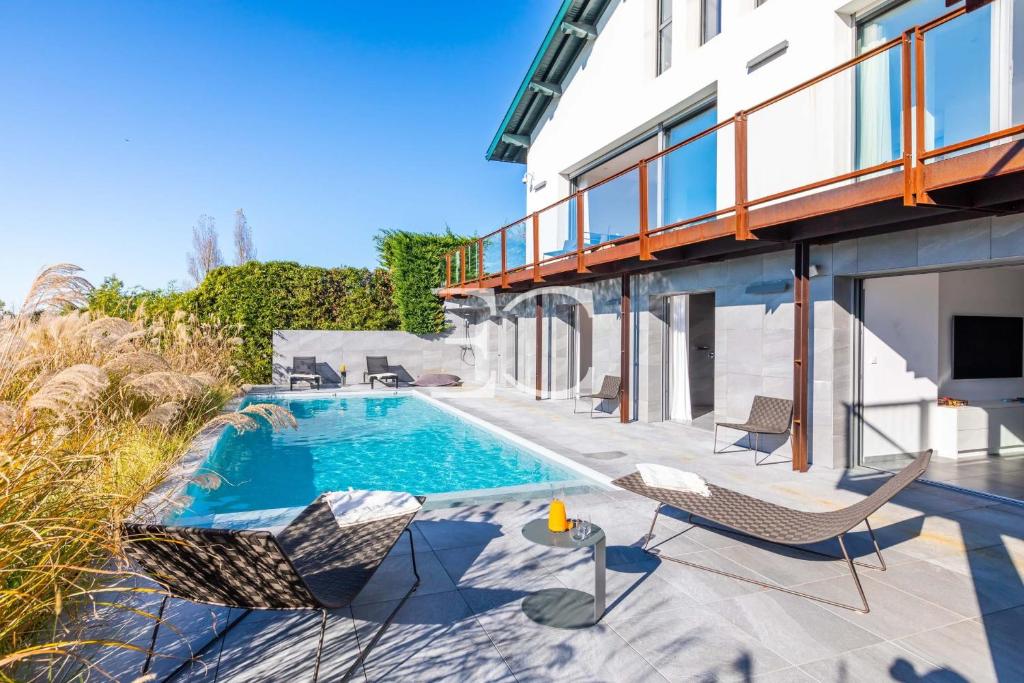 Maison de vacances Easy Clés- Jacuzzi & Pool with a panoramic view 14 Avenue d'Estienne d'Orves, 64500 Saint-Jean-de-Luz