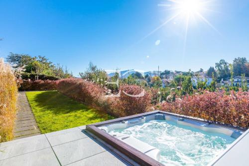 Easy Clés- Jacuzzi & Pool with a panoramic view Saint-Jean-de-Luz france