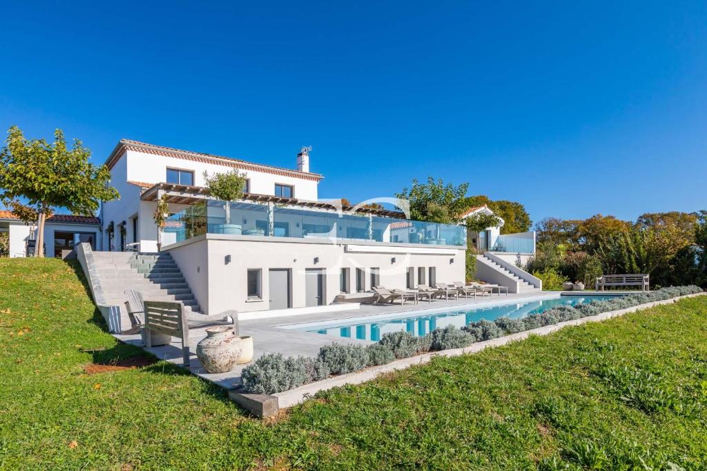 Villa Easy Clés- Luxury Villa with a breathtaking view 648 Chemin Mendi Alde, 64210 Guéthary