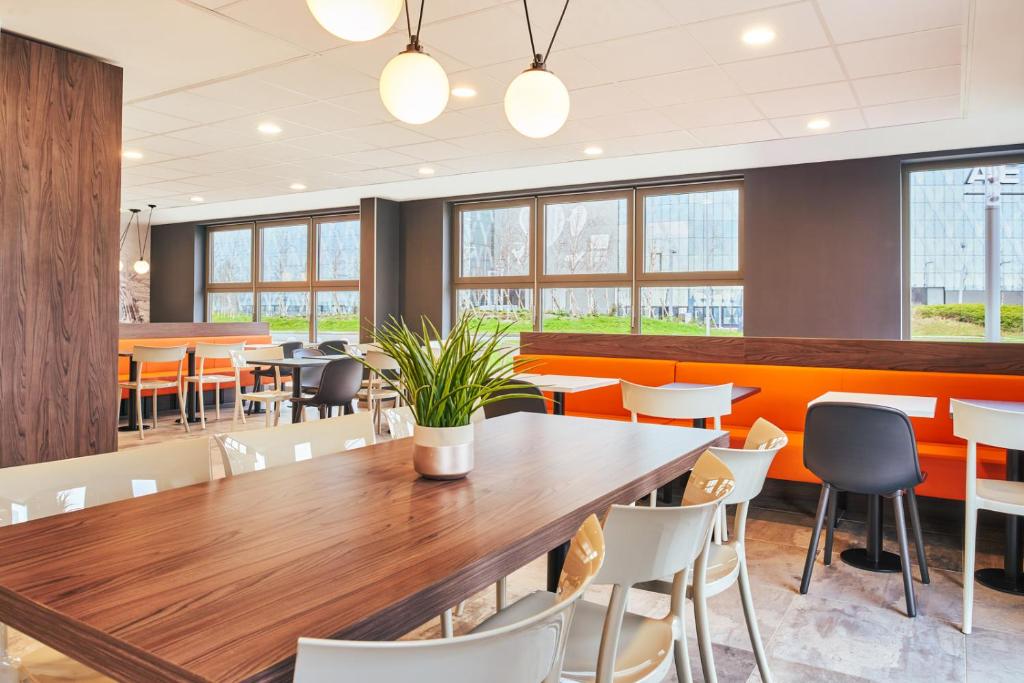 Hôtel easyHotel Paris Charles de Gaulle Villepinte 10, rue de la Belle Borne, 93290 Tremblay-en-France