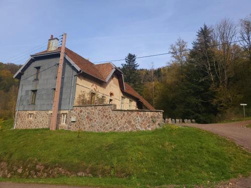 ECOLE de BELMONT Le Haut-du-Them france