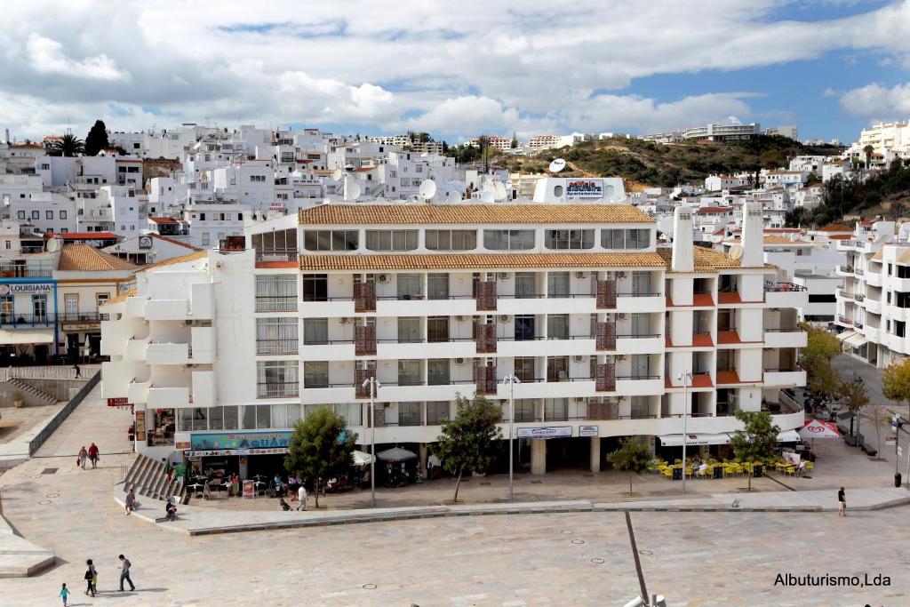 Maison d'hôtes Edificio Albufeira Apartamentos A. Local - Albuturismo Lda Av 25 De Abril, 8200-014 Albufeira